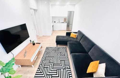 Sao Jorge de Arroios Apartamento | The Antonio Pedro House - NO 2D - Stunning Three-Bedroom Apartment
