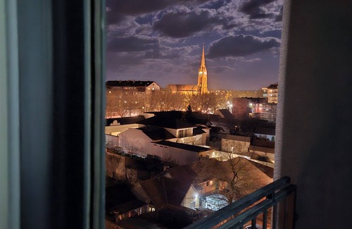 Subotica Apartamento | The apart is located 500m from the center of Subotica with kitchen and parking.