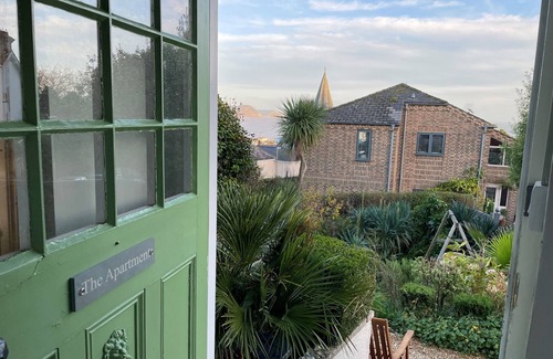 Lyme Regis Cabaña | The Apartment at Queen Anne's Lodge