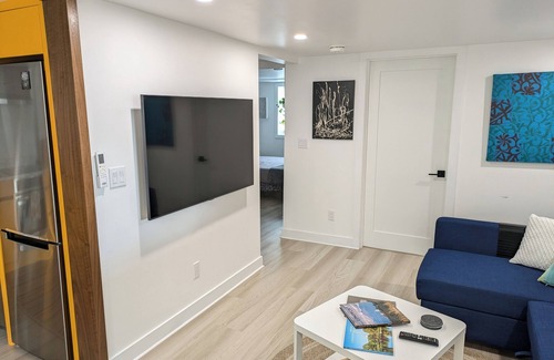 Longmont Apartamento | The Apartment. Cozy one bedroom modern place. Close to downtown and breweries