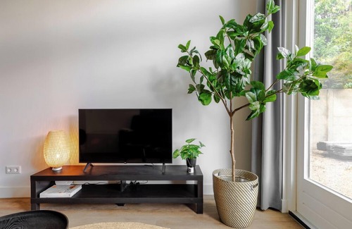 Municipality of Tilburg Apartamento | El apartamento cuenta con dos dormitorios lujosamente equipados.