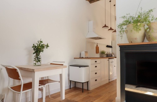 Thorverton Cabaña | THE APPLE SHED, romantic, character holiday cottage in Exeter