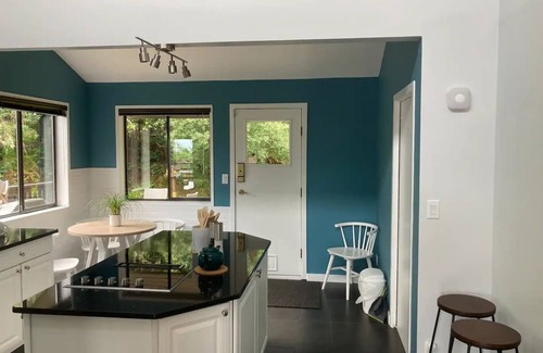 Otter Point Casa | The Applebnb 3 Bedroom Main House & Gardens