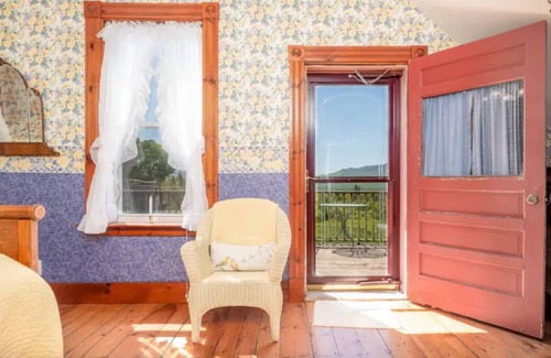 Jefferson Casa | ★ The Applebrook White Mountains Wedding Venue, Retreats, & Events ★