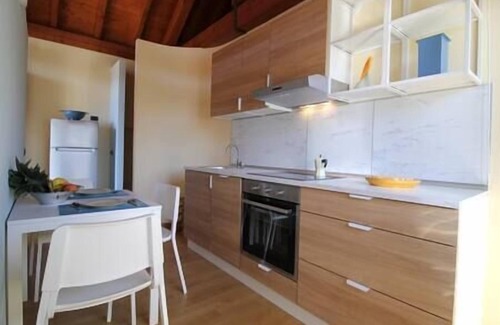 Pettenasco Apartamento | The Arch in the sky for 4 people, Una vista lago unica ed un relax in giardino per godere di questo