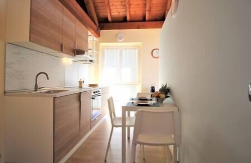 Pettenasco Apartamento | The Arch in the sky for 4 people, Una vista lago unica ed un relax in giardino per godere di questo