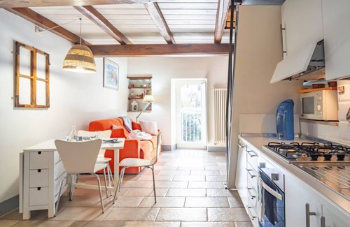 Arcola Apartamento | The Arcolan Cottage! Your Medieval Getaway x4