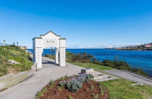 Coogee Apartamento | The Arden 2. Coogee. New Peaceful Spacious Garden Apartment, Meters to Beach