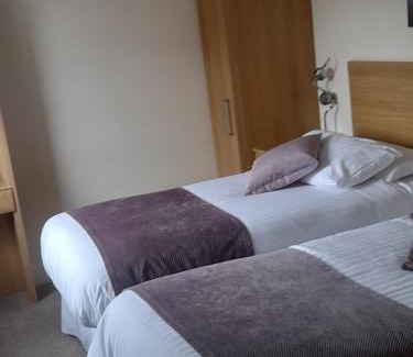 Armoy Cama Y Desayuno | The Armada Bar And Restaurant