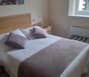 Armoy Cama Y Desayuno | The Armada Bar And Restaurant