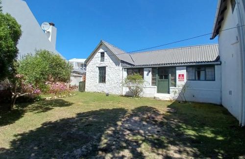 Waenhuiskrans Casa | The Arniston Kliphuis circa 1880