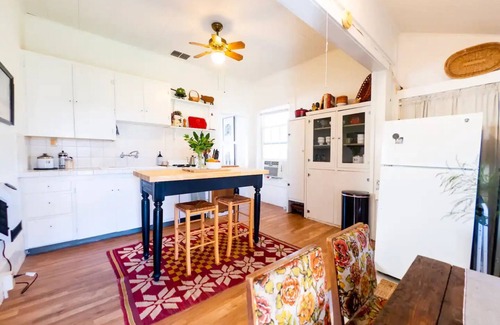 Kerrville Casa | The Arrow Inn - Dog Friendly!