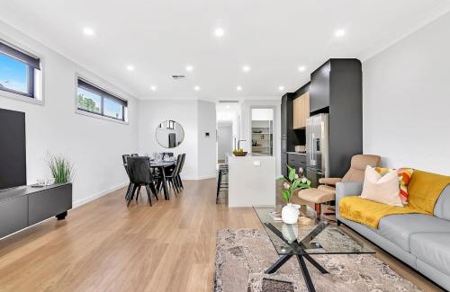 Flinders Park Casa | The Art of Zen - Modern Comfort between Beach and CBD