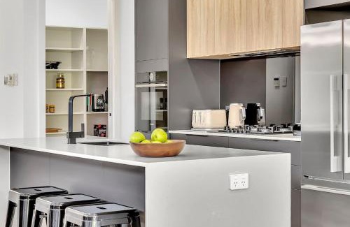 Flinders Park Casa | The Art of Zen - Modern Comfort between Beach and CBD
