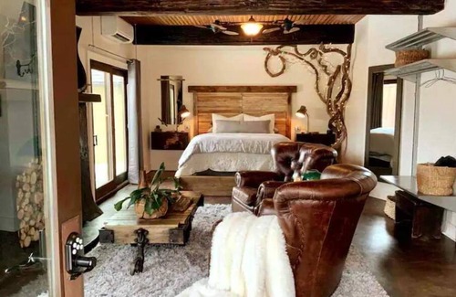 Twin Falls Casa | The Artdoorsy UnCommons - Shawn & Stasia Monroe