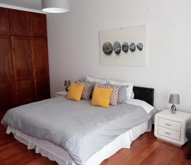 Arco da Calheta Casa | THE ARTIST GUEST HOUSE Room Only with Shared Breakfast Area