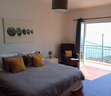 Arco da Calheta Casa | THE ARTIST GUEST HOUSE Room Only with Shared Breakfast Area