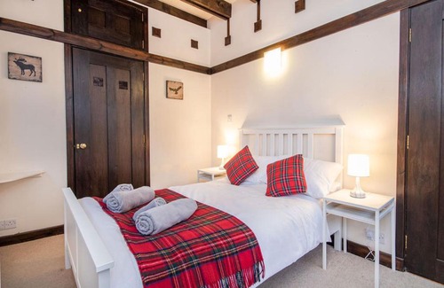 Inverarnie Casa | The Artist's Cottage