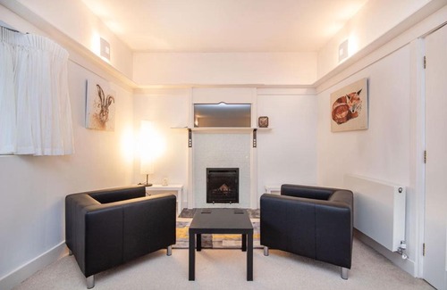Inverarnie Casa | The Artist's Cottage