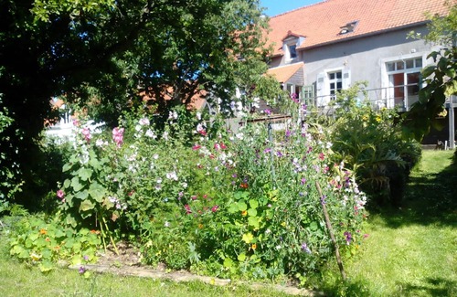 Wimille Apartamento | La guarida del artista. Encantador apartamento ubicado en una exuberante vegetación.