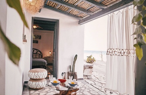 Aigialeia Cabaña | Hermoso estudio rústico frente al mar + en la azotea! 3 metros de la playa.