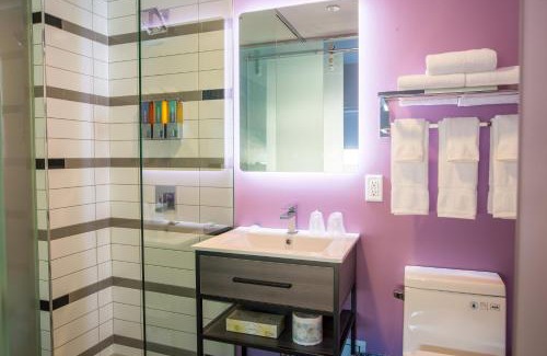 Queens Square Hotel | The Arts Hotel