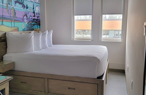 Queens Square Hotel | The Arts Hotel