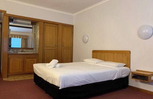 Wahroonga Hotel | The Ascot Motel