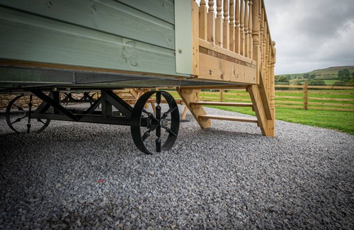 Kirkby Stephen Cabina | The Ash Shepod - Smardale Mill - Fabulous glamping pod/shepherds hut, sleeps 4 guests in 1 room