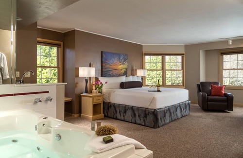 Egg Harbor Hotel | The Ashbrooke