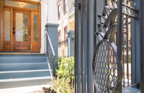 Westside Apartamento | The Ashley Suite at 697 King