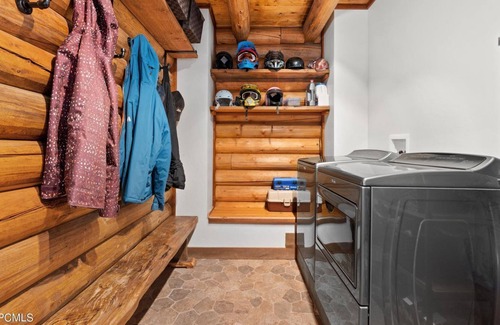 Tollgate Canyon Cabina | The Aspen Modern Log Cabin - Sleeps 10