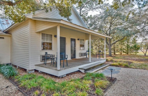Warrenton Apartamento | The Astonishing Room Two