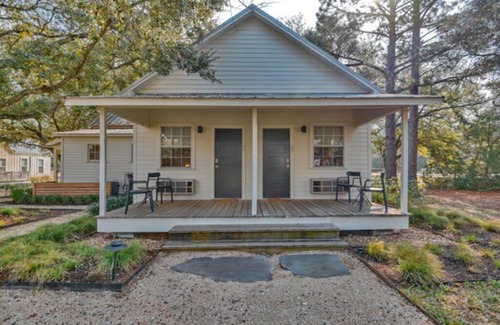 Warrenton Apartamento | The Astonishing Room Two