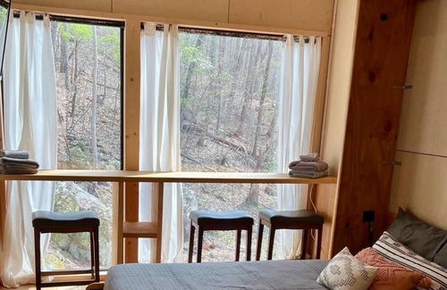 Lupton City Cabina | The Atlas Cedar Treehouse at Treetop Escapes