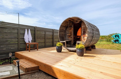 Clinton Casa | The Atlas - Sauna and Beach Access