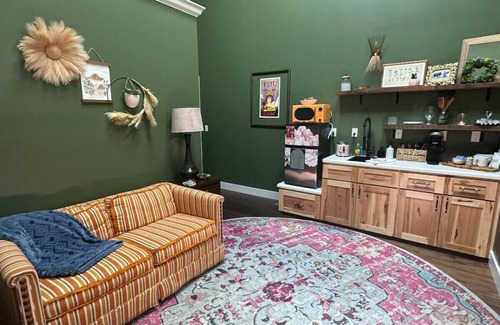 Perryville Hotel | The Atrium A Boutique Hotel Suite 17