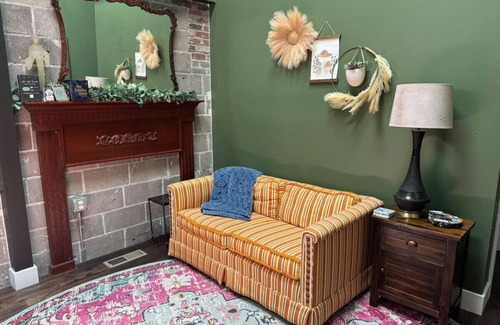 Perryville Hotel | The Atrium A Boutique Hotel Suite 17