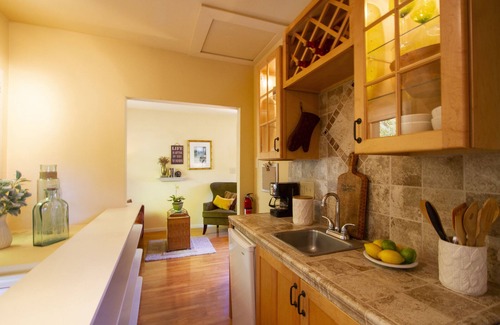 Forestville Cabina | The Attic At The Red Chateau - En el corazón del Russian River Wine Valley