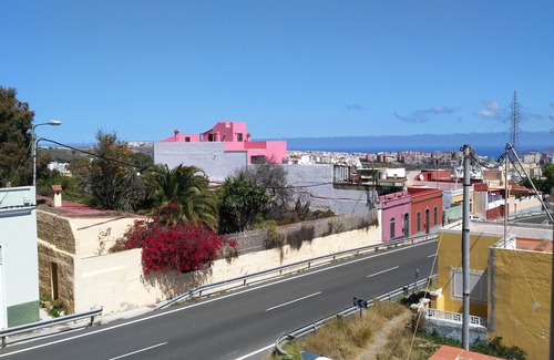 Tafira Baja Casa | La Torre-buhardilla en Casa el Drago, vistas a la Isleta