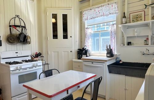 Mid-Coast and Islands Cabaña | The Auburn Colony is for the vacationer who wants to tap into the history and traditions of colon...