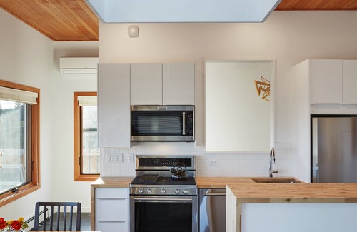 Grand Marais Casa | La aurora, un nuevo contemporáneo orgánico impresionante con una vista completa del puerto.
