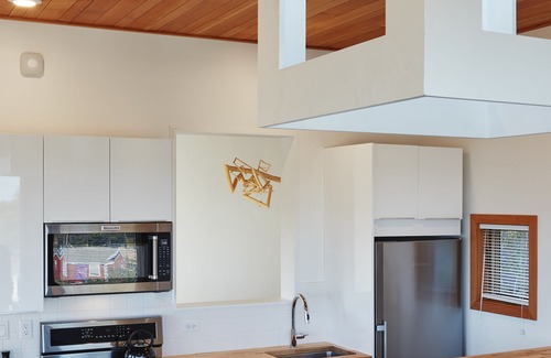 Grand Marais Casa | La aurora, un nuevo contemporáneo orgánico impresionante con una vista completa del puerto.