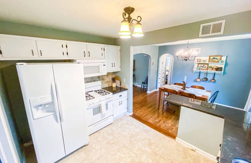 Springfield Casa | The Aviary Cottage: Bunkbed, Near Playground, Swing, Full Fence, Central to all