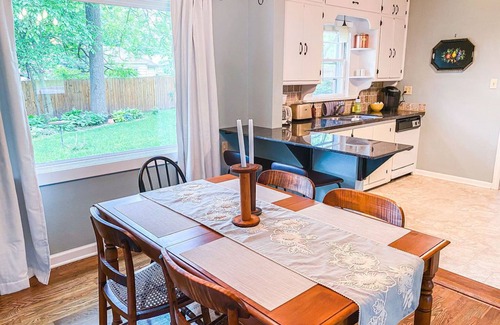 Springfield Casa | The Aviary Cottage: Bunkbed, Near Playground, Swing, Full Fence, Central to all