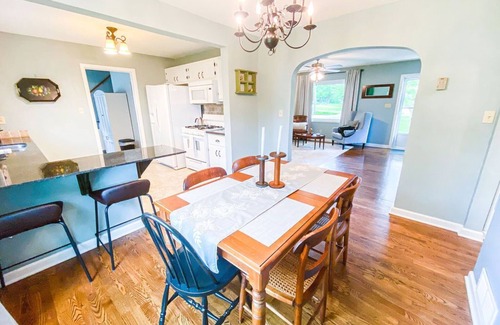 Springfield Casa | The Aviary Cottage: Bunkbed, Near Playground, Swing, Full Fence, Central to all