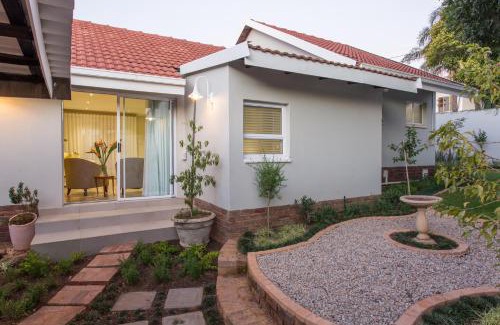 Waterkloof Glen Casa | The Aviary