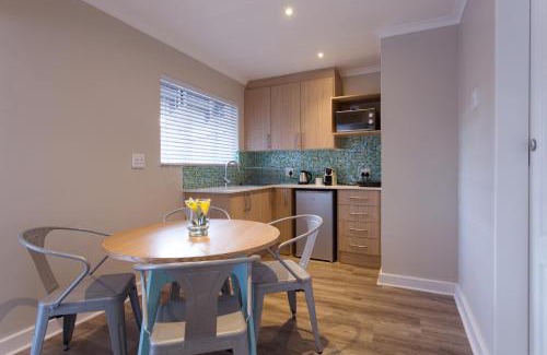 Waterkloof Glen Casa | The Aviary