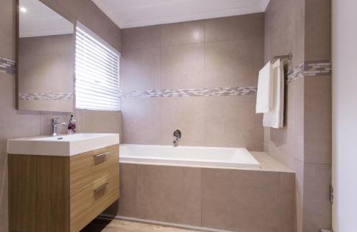 Waterkloof Glen Casa | The Aviary