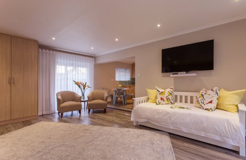 Waterkloof Glen Casa | The Aviary